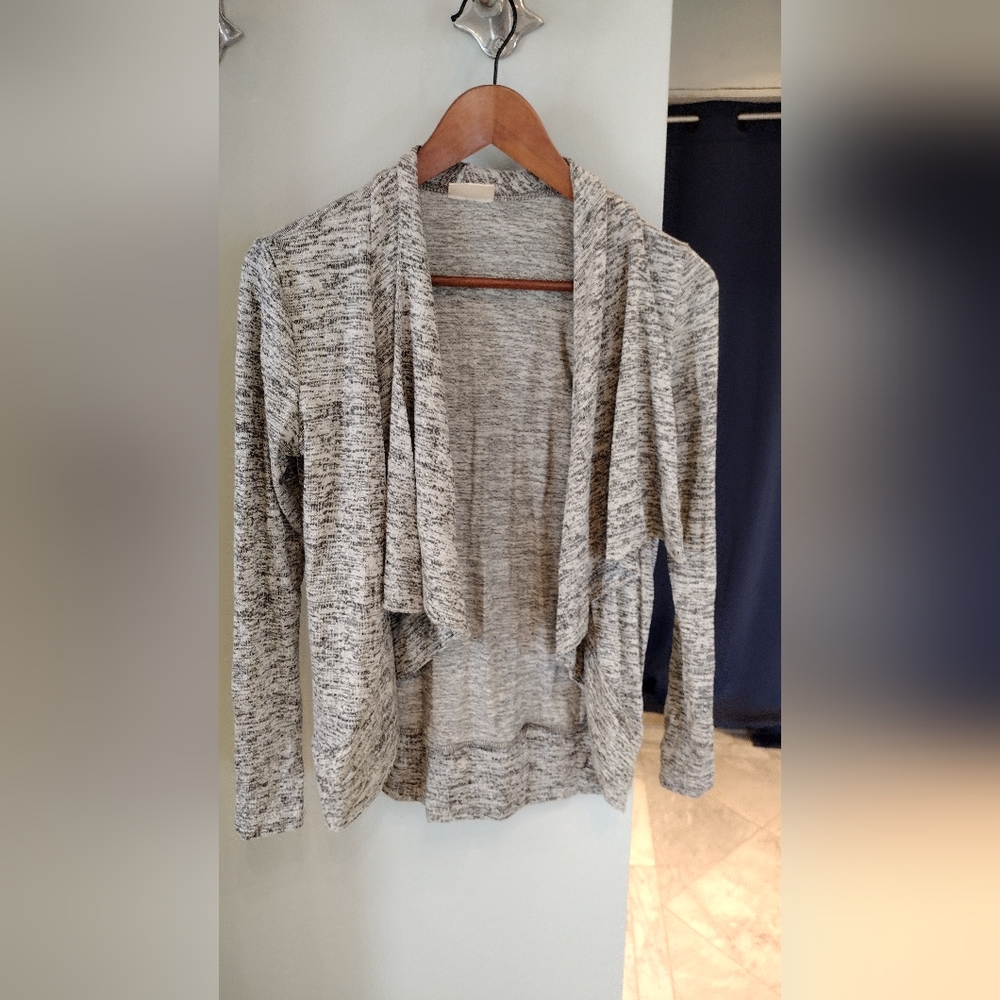Grey open front sweater Size medium